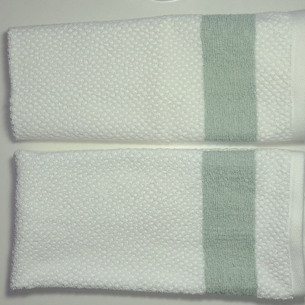 Threshold  Bath White& light  Sage Hand Towels Defect on right side Barely Notic